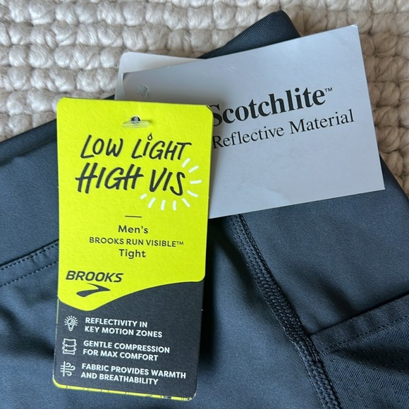 Men’s brooks run visible tight - Picture 3 of 3